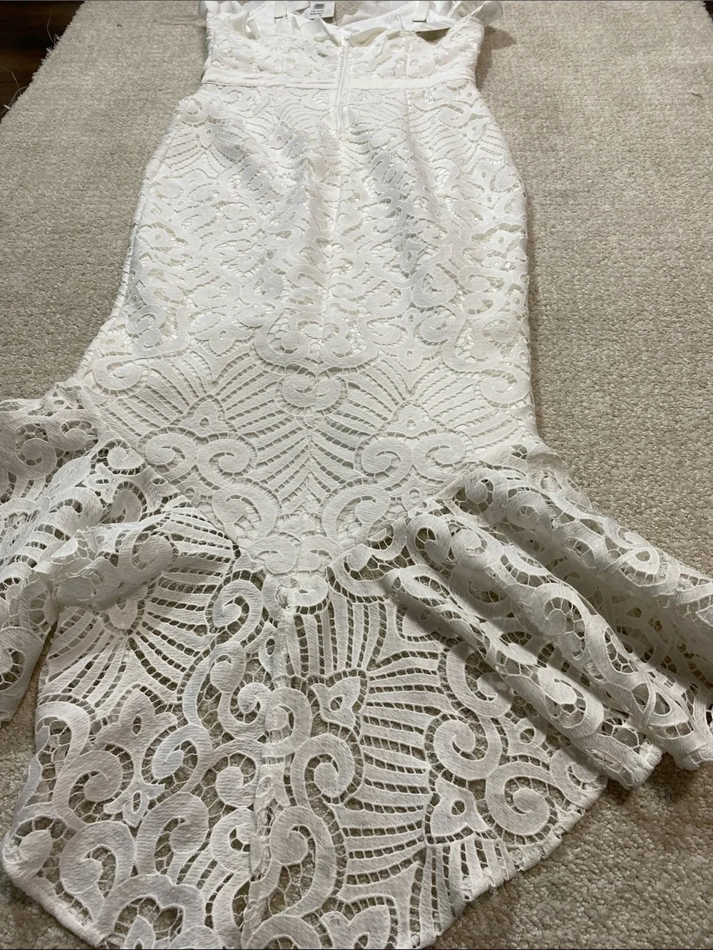 Women's White Lace Ruffle Midi Dress - Elegant Spaghetti-Strap Design Size L